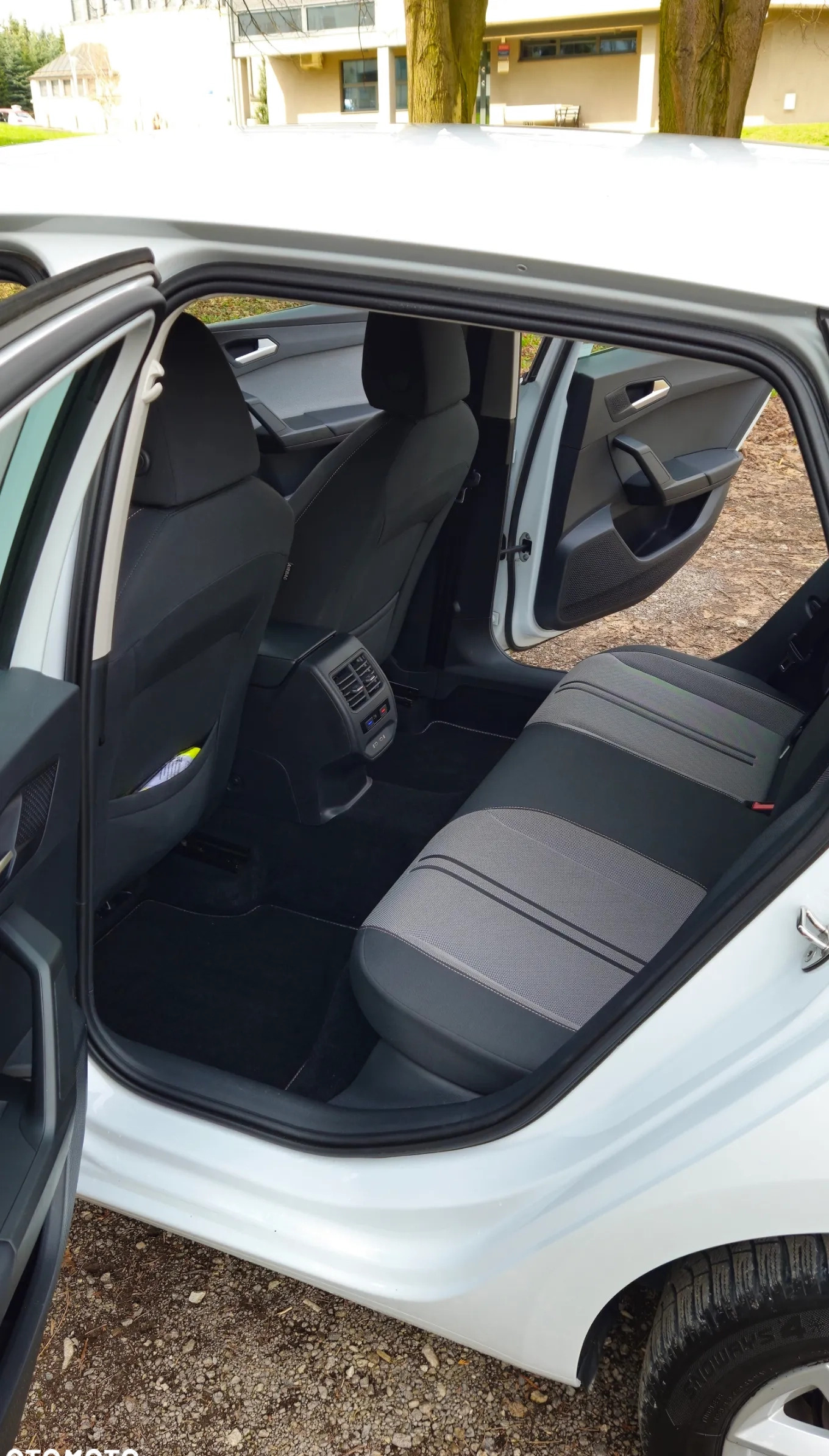 Seat Leon cena 62800 przebieg: 188287, rok produkcji 2020 z Ryki małe 742